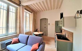 Appartement à deux pas de la place du forum