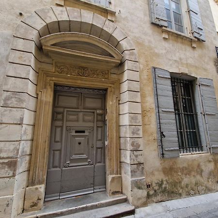 Appartement à deux pas de la place du forum Arles Extérieur photo