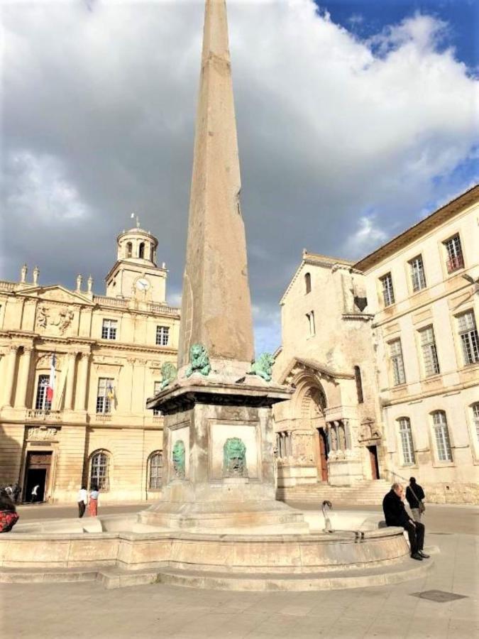 Appartement à deux pas de la place du forum Arles Extérieur photo