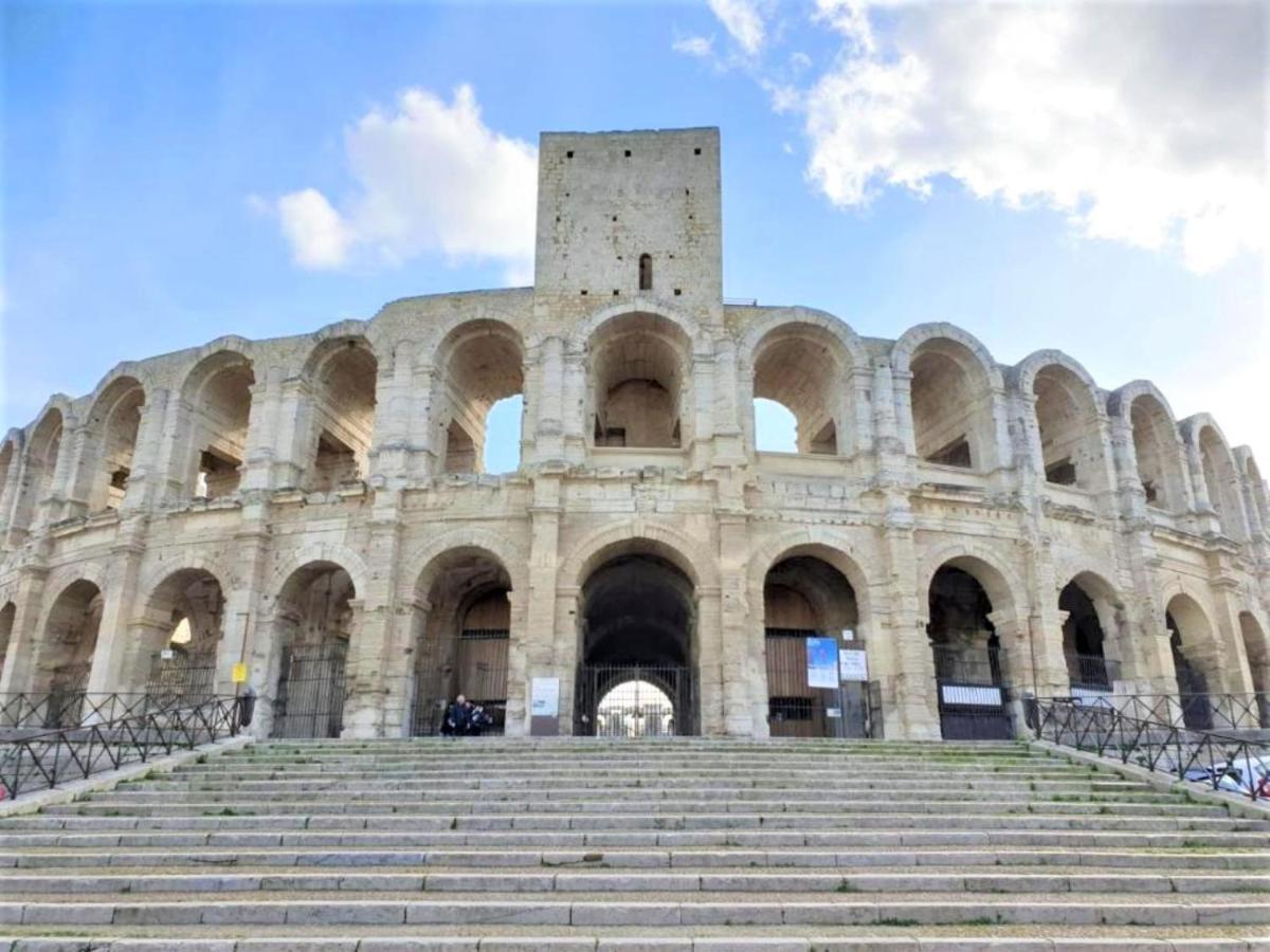 Appartement à deux pas de la place du forum Arles Extérieur photo